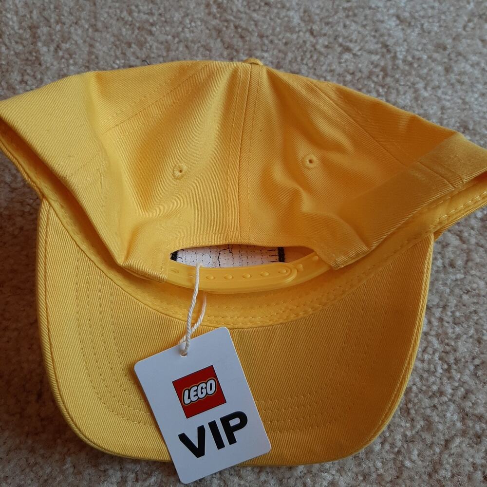 New Lego Boy with Silly Face Hat - Picture 2 of 3